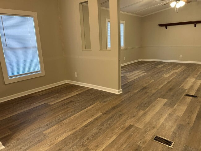 Building Photo - 51 White Oak Village