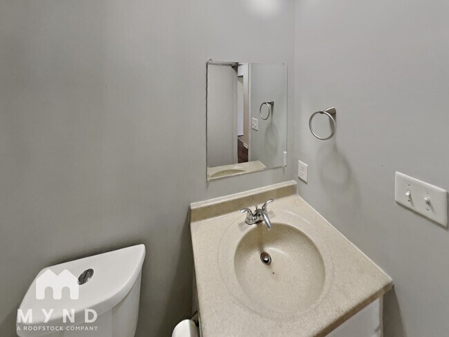 Building Photo - 4546 Lisa Dr