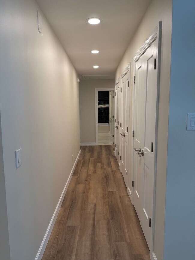 Building Photo - Stunning Remodeled One-Story Home - Port Royal Plantation