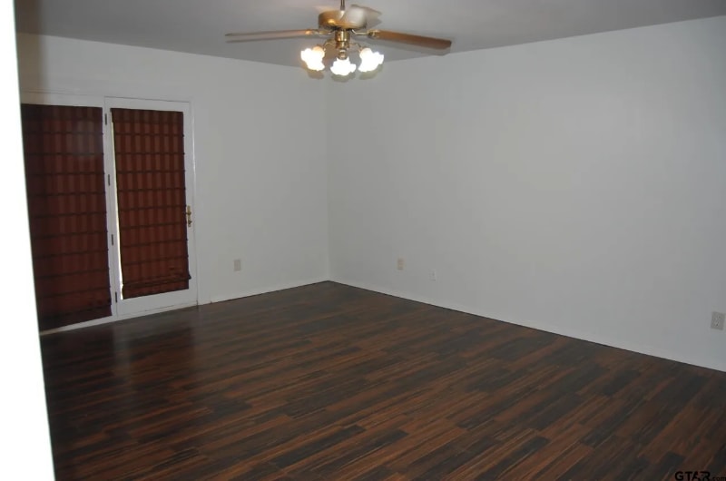 Building Photo - 16215 Carole Dr