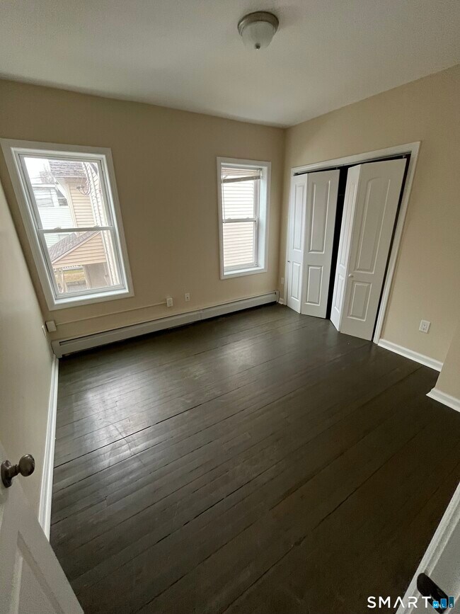 Building Photo - 410 S Main St