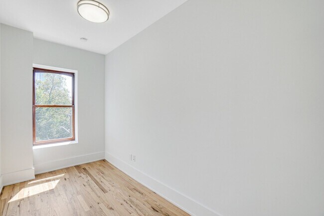 Building Photo - 274 Montgomery St