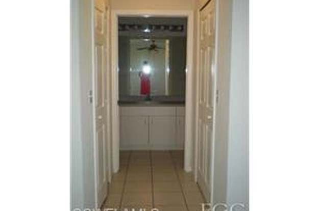 Building Photo - 703 NE 23rd Terrace