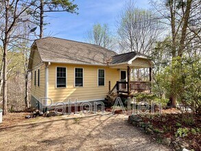 Building Photo - 430 Riverview Dr