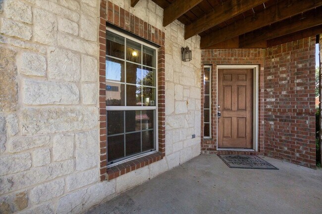 Building Photo - 1100 Camelot Dr
