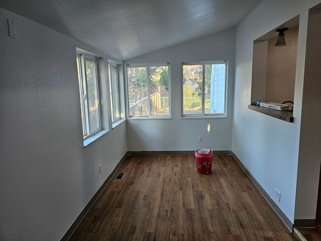 Building Photo - 614 W Arch St