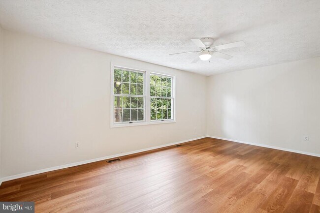 Building Photo - 10641 John Ayres Dr