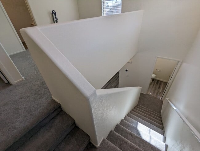 Building Photo - 10807 Mason Hill Ave