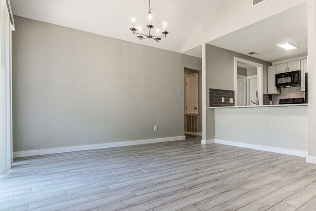 Building Photo - 1603 Dale Cove