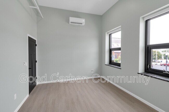 Building Photo - 401 Central