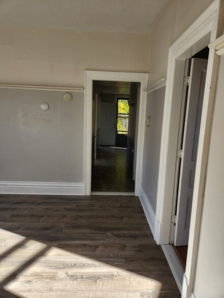 Living room/hallway - 2201 15th St