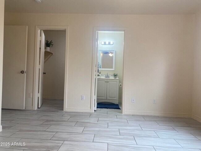 Building Photo - 8563 W Mission Ln