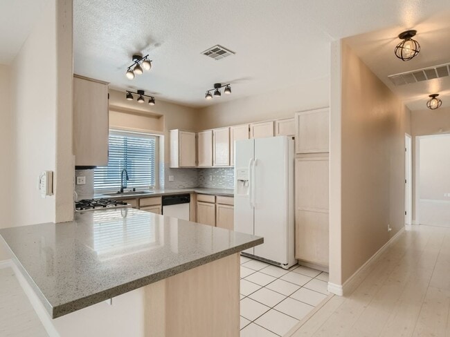 Building Photo - AMAZING COMPLETELY REMODELED CONDO IN NW
