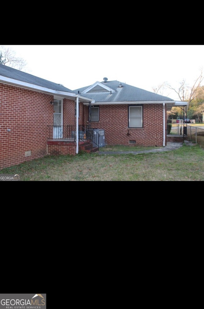 Building Photo - 656 Villa Esta Ave