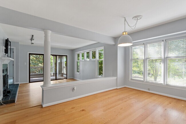 Building Photo - 700 Bishops Park Dr