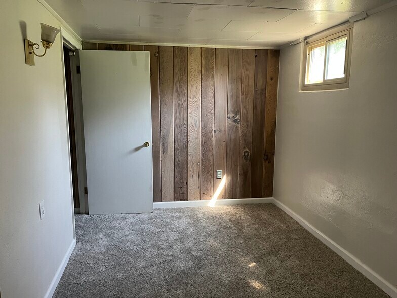 Building Photo - 932 Cheyenne Blvd