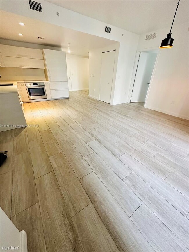 Building Photo - 1 br, 2 bath Condo - Brickell Heights