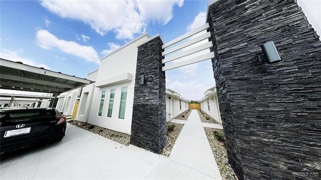 Primary Photo - 2012 Summerland Ln