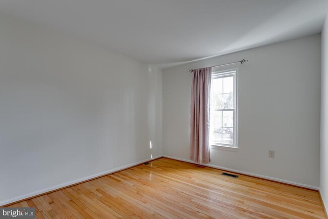 Building Photo - 4428 Holly Ave