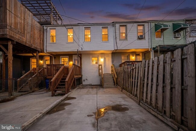 Building Photo - 328 S Macon St.