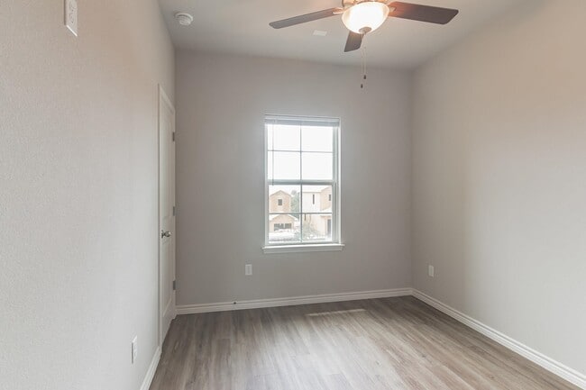 Building Photo - 206 Peruna Dr