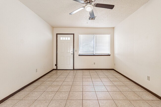 Building Photo - 3 Bed 1.5 Bath in Del City!