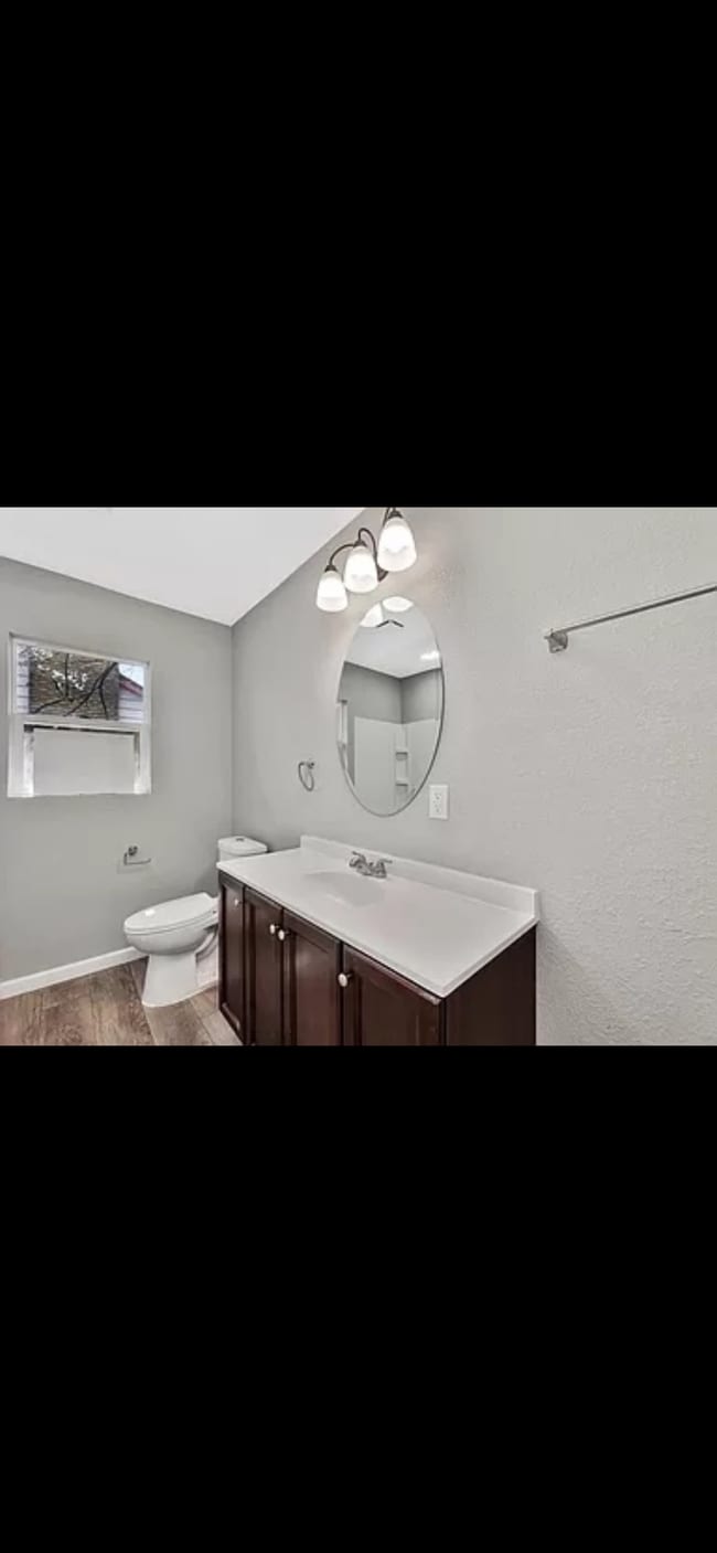 Building Photo - 918 N Crestway St