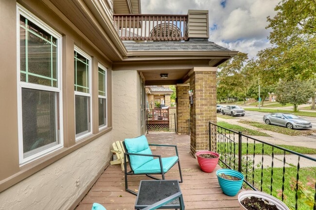 Building Photo - 5113 W Wisconsin Ave