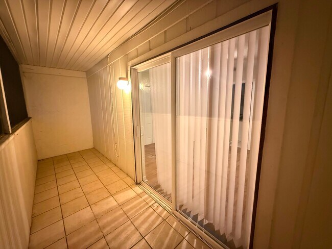 Building Photo - 712 Lucaya Dr