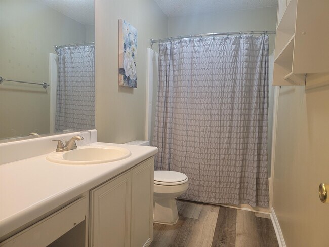 Building Photo - 14 Heritage Village Ln