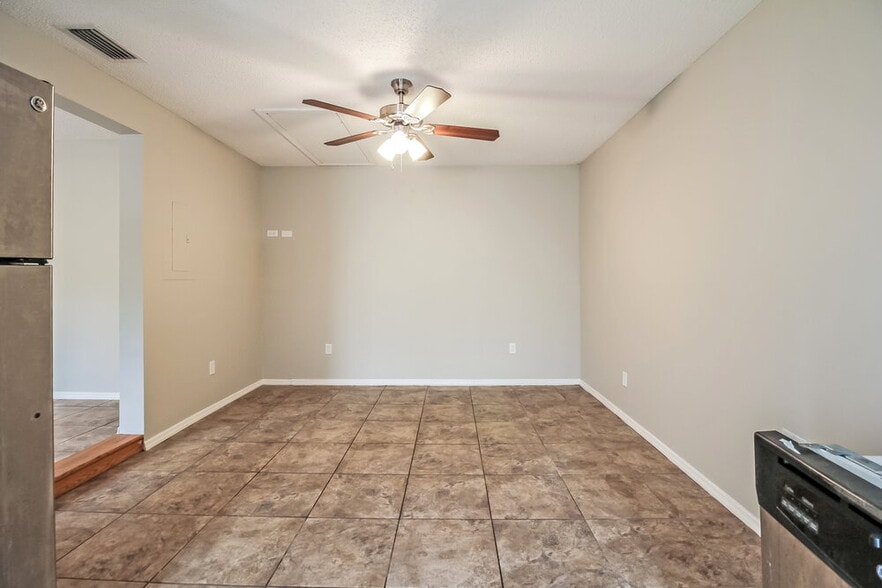 Building Photo - 8244 Yolanda Ct