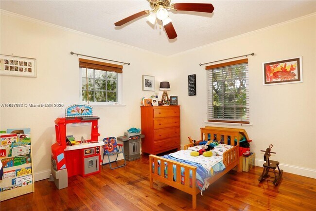 Building Photo - 537 Zamora Ave