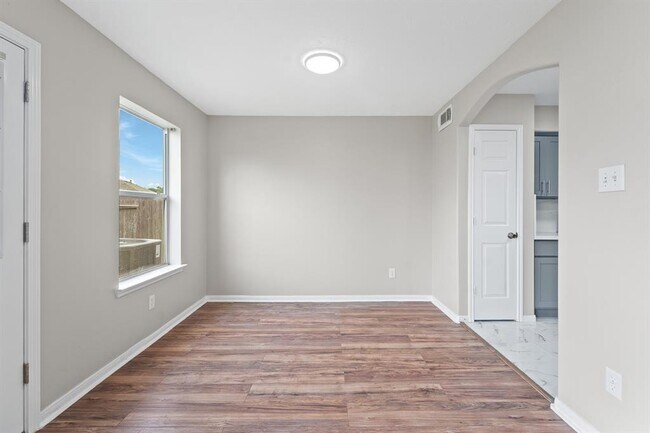 Building Photo - 7103 Biton Dr