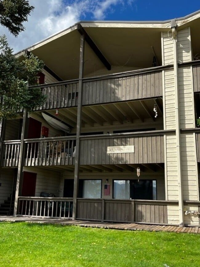 Building Photo - Winter Seasonal Rental- Timberline 12