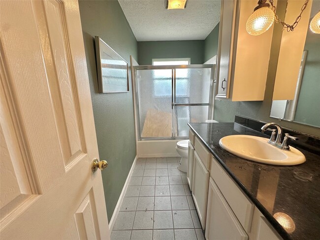 Building Photo - 1765 Hialeah Dr