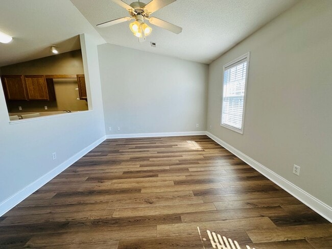 Building Photo - 2BR/2BA condo – Vaulted Ceilings, Granite Kitchen & Prime North Knoxville Location