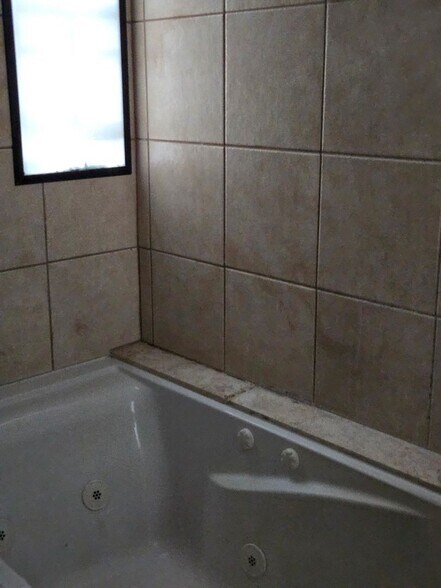 Building Photo - 670 Sandy Neck Ln