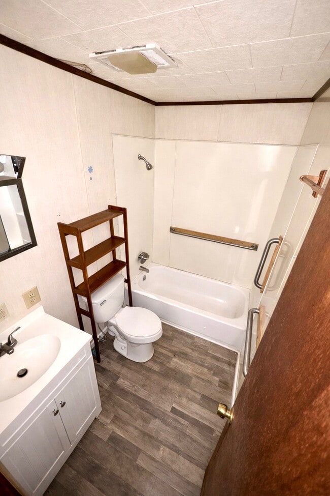 Building Photo - 407 Nugier Ave