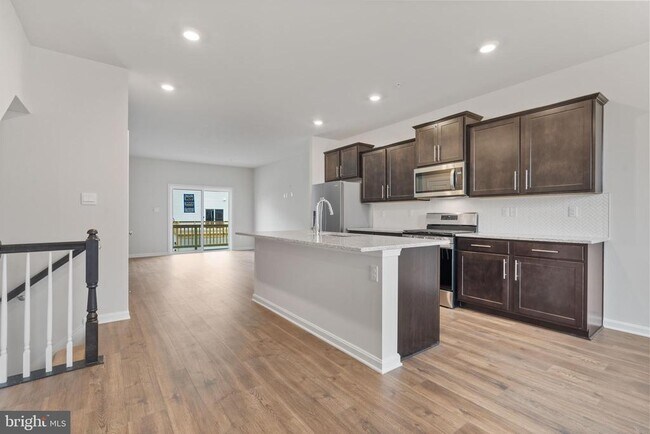 Building Photo - 8704 Tavern St