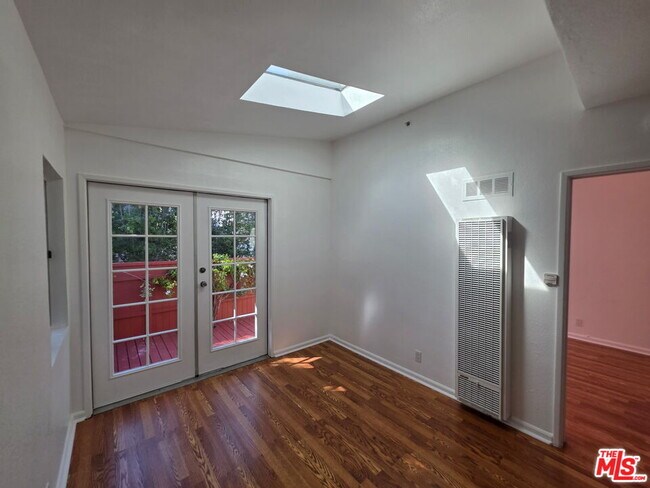 Building Photo - 632 Santa Clara Ave