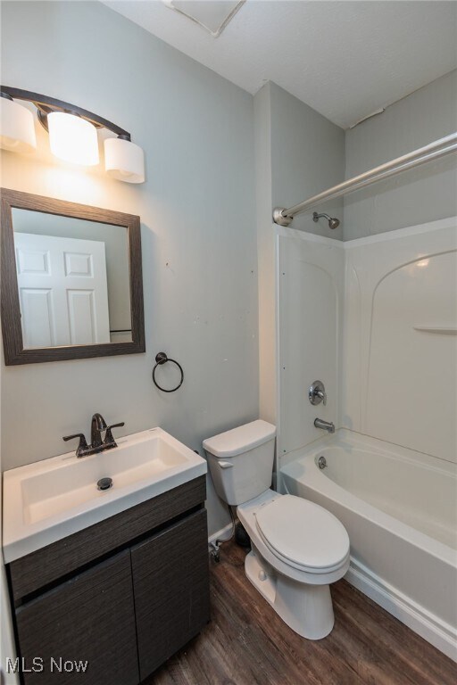 Building Photo - 2035 Chesterland Ave