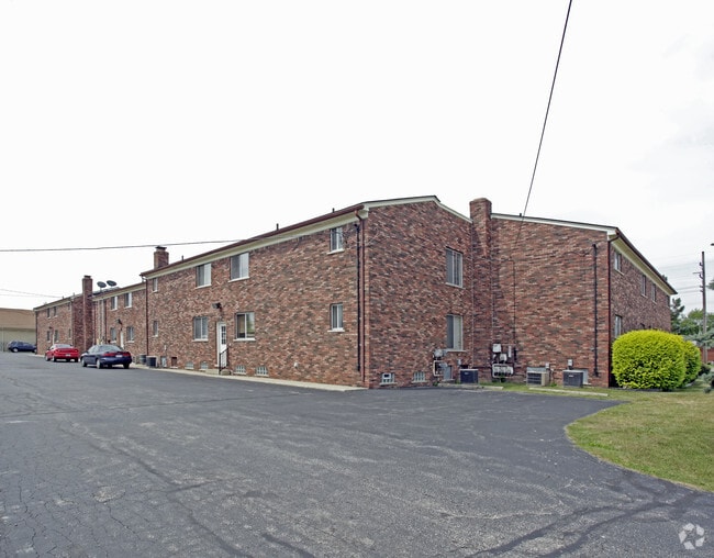Building Photo - Val-Mar Manor