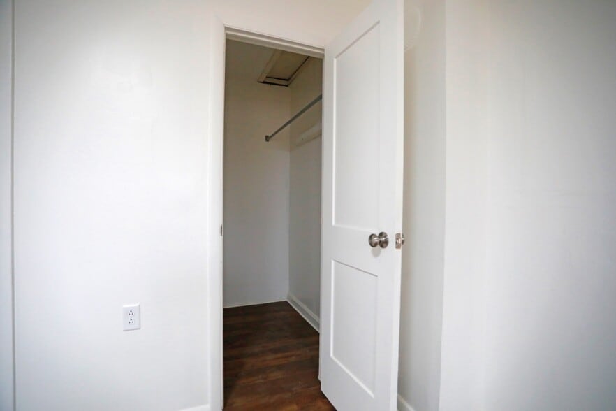 Building Photo - 3000 Rheinhardt Ave