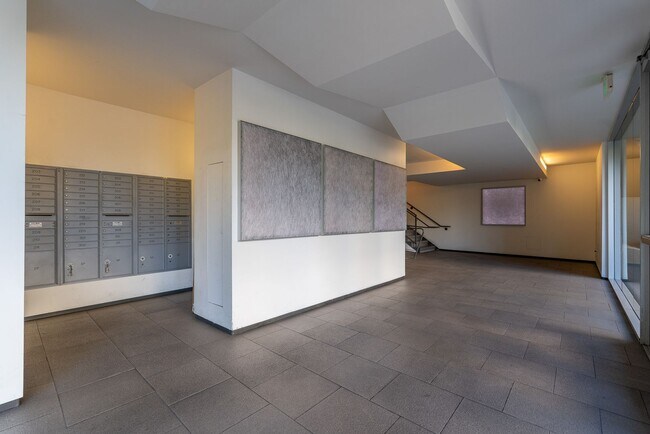 Building Photo - Fully remodeled 2BR/2BA Condo in prime West Hollywood!