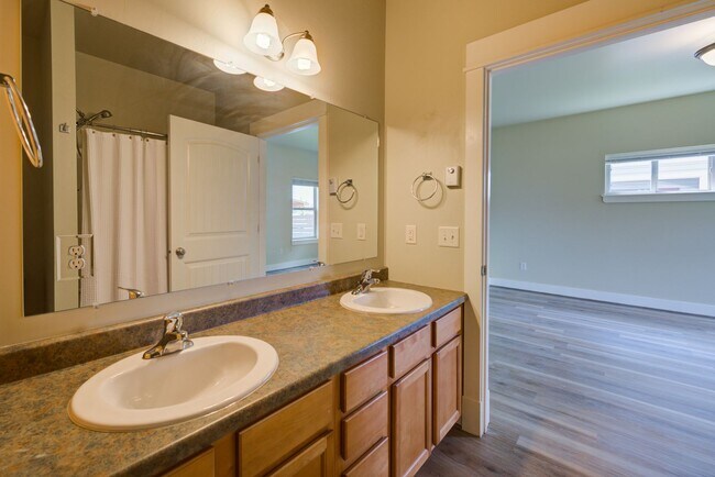 Building Photo - Very Clean Single-Family Home For Rent IN VALLEY WEST BOZEMAN