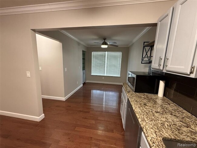 Building Photo - 21141 E Glen Haven Cir