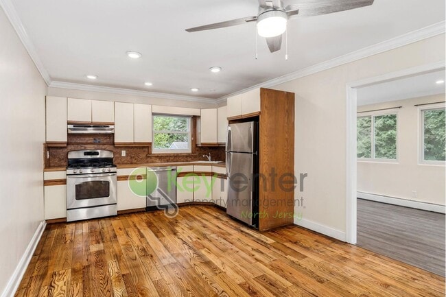 Building Photo - Spacious 4-Bedroom Home with Huge Fenced Y...