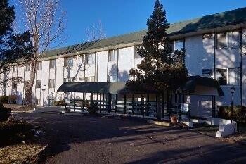 Building Photo - Great location off Leetsdale/Parker and Florida with lots of amenities such as AC, pool, hot tub,...