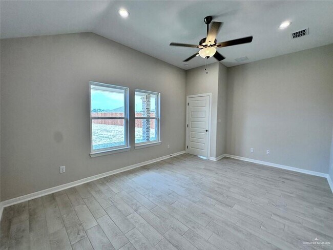 Building Photo - 8329 N 34th Ln