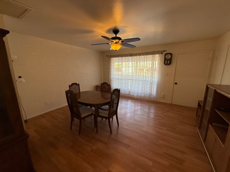 Building Photo - 10607 W El Rancho Dr